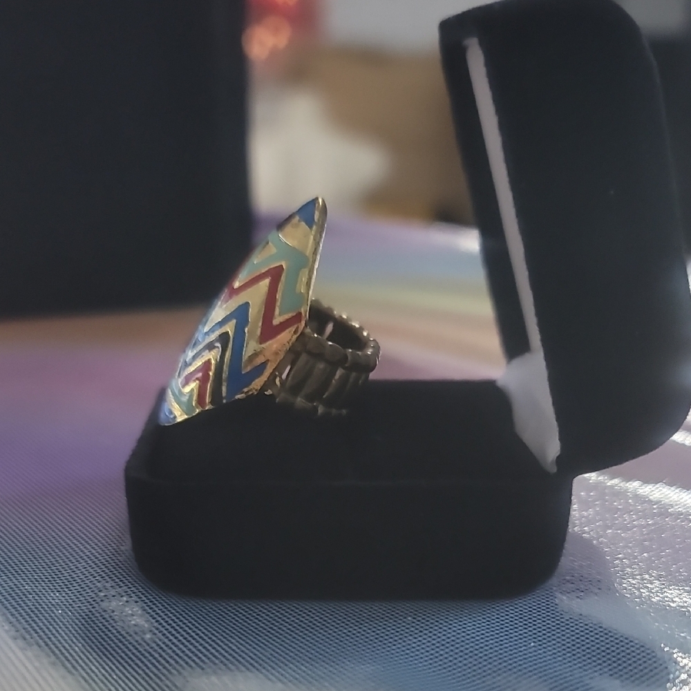 Colorful Zigzag Pattern Ring - Picture 2 of 5